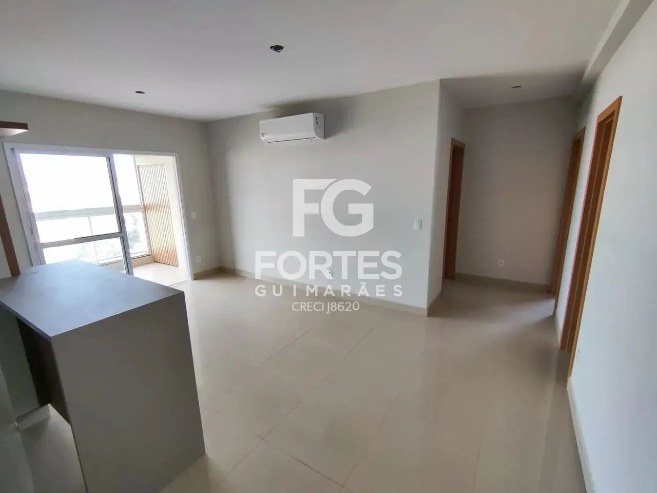 Apartamento Andar Alto Vista Livre ao lado do Ribeirão Shopping, colégio Liceu, com 02 dor - Foto 2