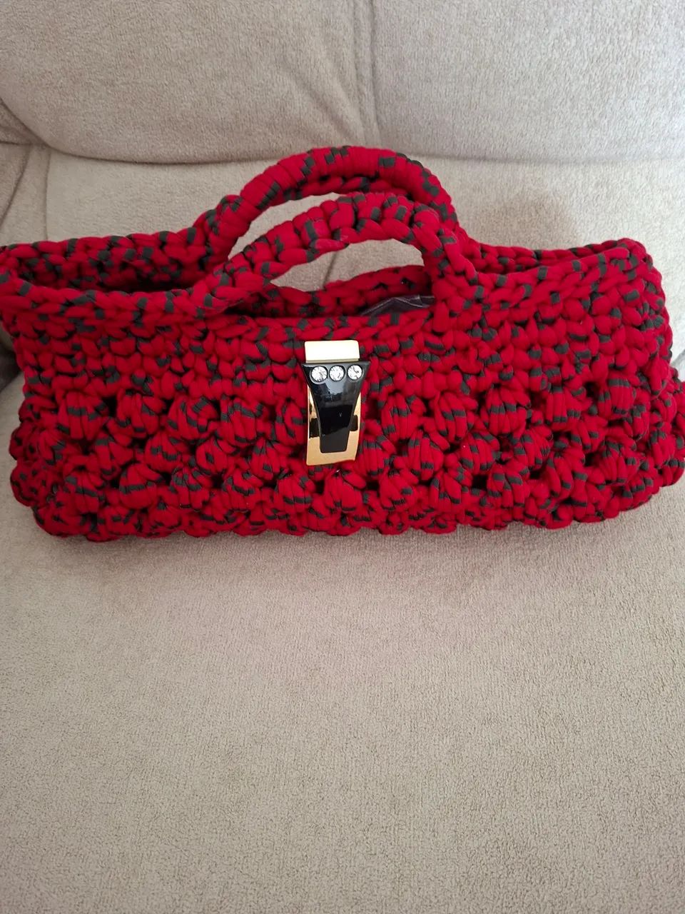 Charmosa bolsa de croche em alta