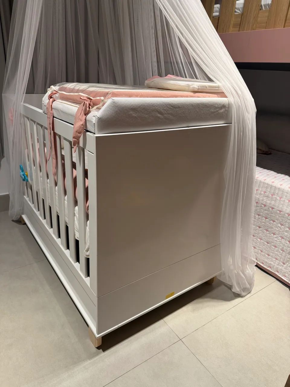 Berço vira cama, colchão e Comoda - Foto 2