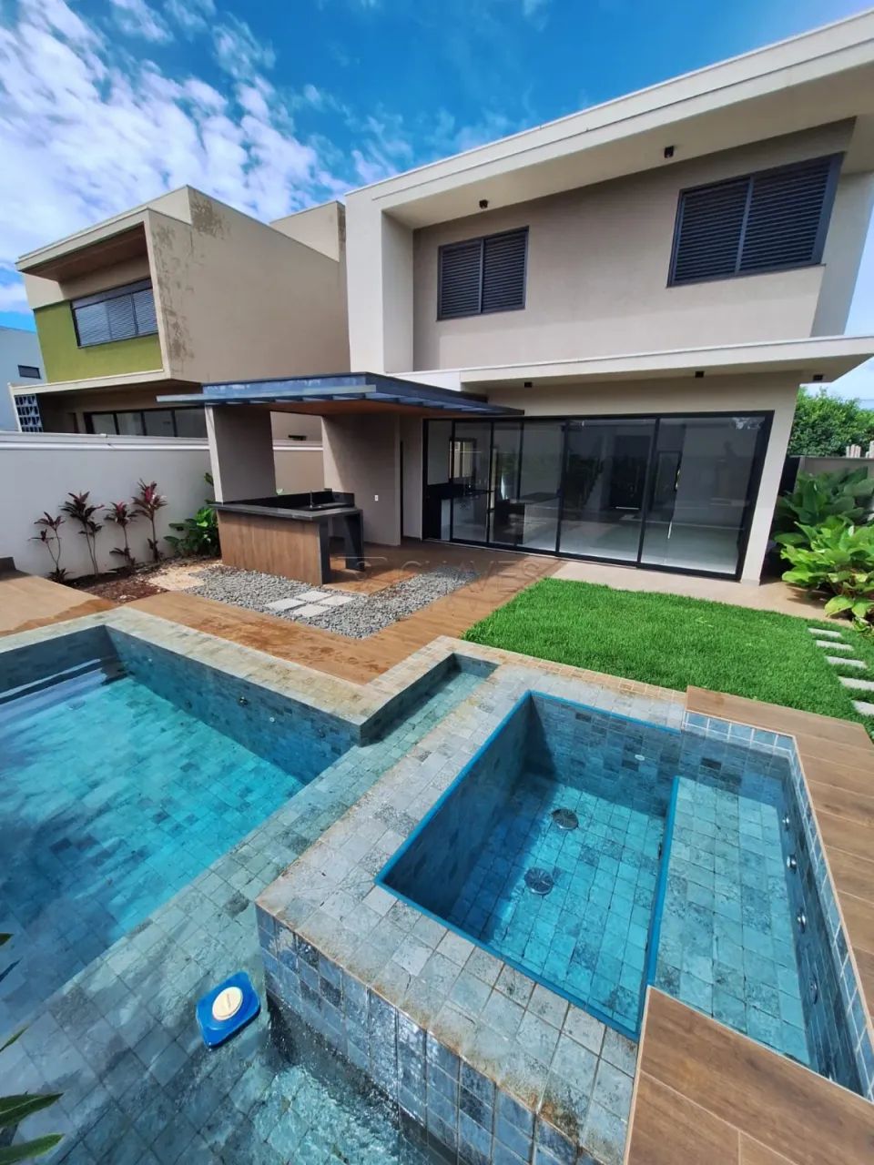 Sobrado de 3 suítes à venda no Condomínio Alto do Castelo I, 283m², em Ribeirão Preto