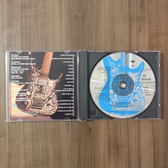 CD Joe Satriani - Flying In A Blue Dream *importado EUA - Foto 3