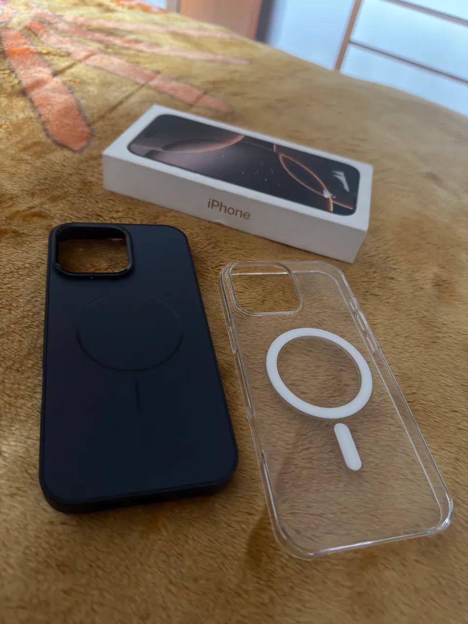 Caixa e capas iPhone 16 Pro Max