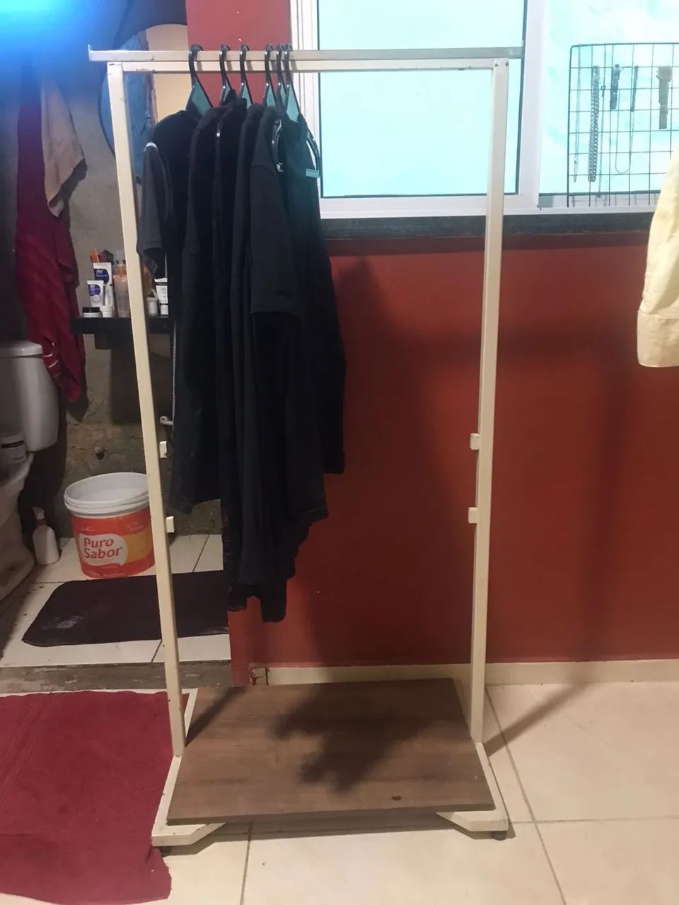 Arara de Roupas em ótimo estado  - Foto 3