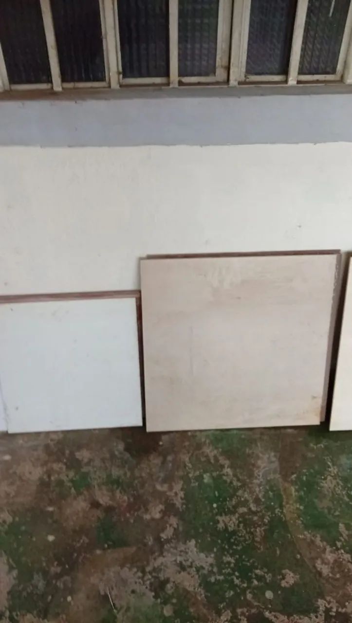 Vendo 50 telhas e cerâmicas.433926707442493443