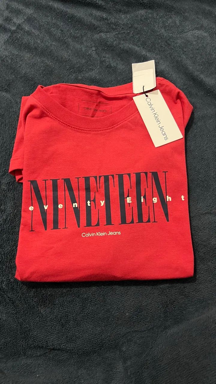 camiseta CALVIN KLEIN nunca usada