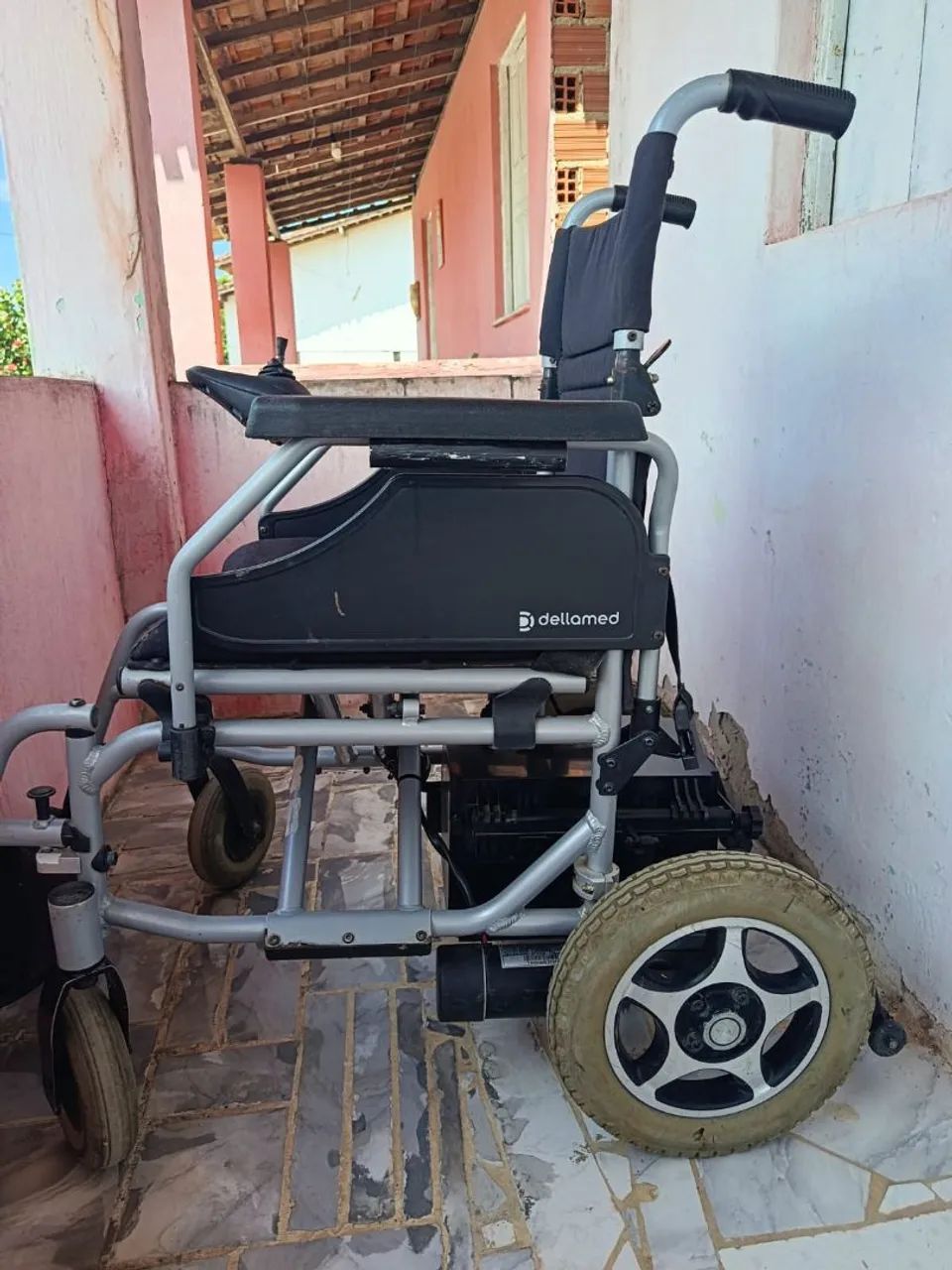 Cadeira de rodas motorizada 