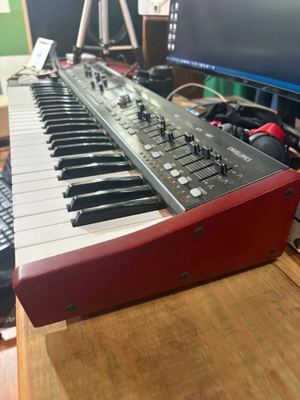 Behringer DeepMind 12 + Caixa e manual originais - Foto 5
