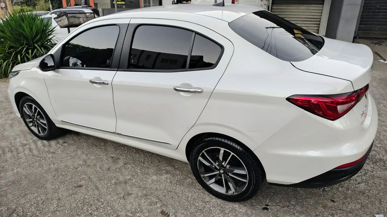 Fiat Cronos Precision 1.3 16V Flex Aut. 2023 - Foto 3