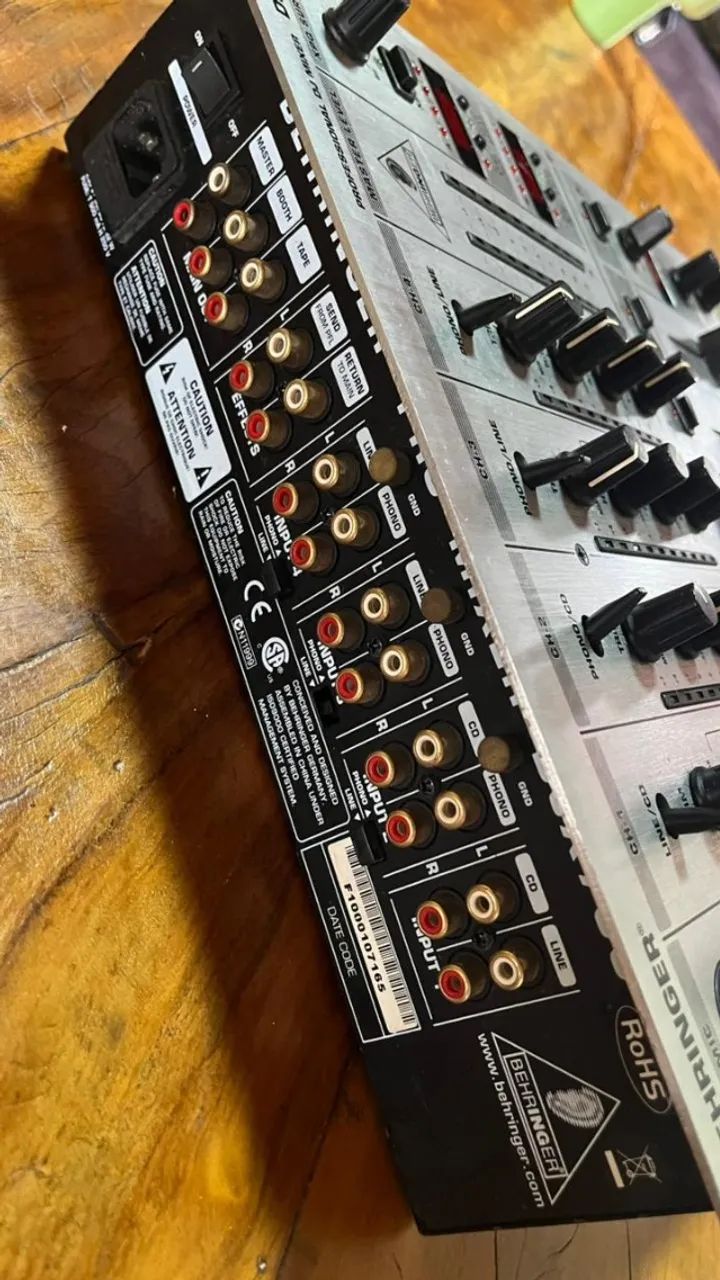 Mixer Behringer DJX700 - Instrumentos musicais - Vila Franko