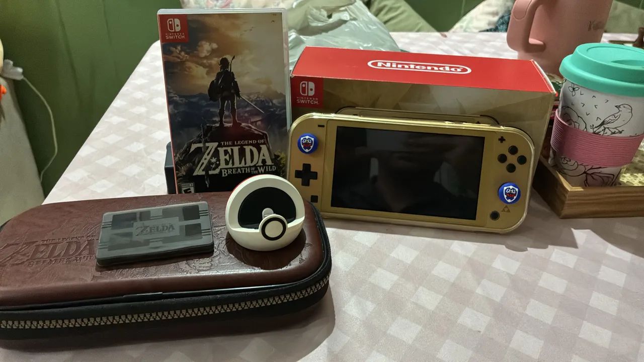 Nintendo Switch Lite Edição Hyrule Dourado + Extras - Consoles de