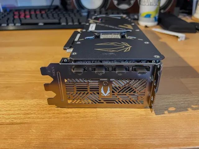 Placa de Vídeo Zotac GeForce RTX5080 Solid Core OC 16GB  - Foto 2