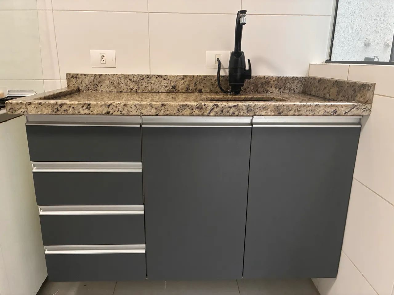 Cozinha planejada com granito - Foto 2