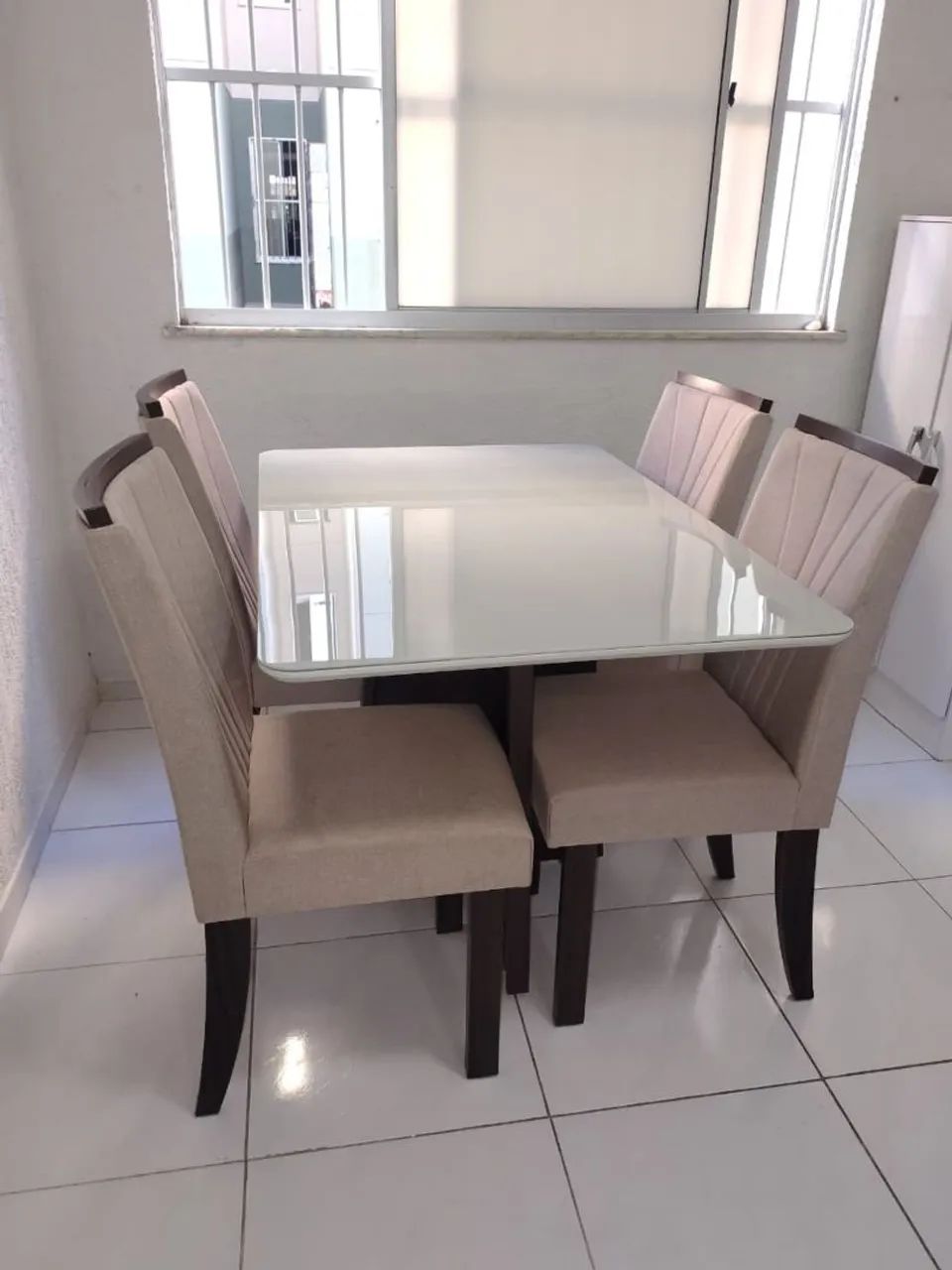 Mesa + 4 cadeiras