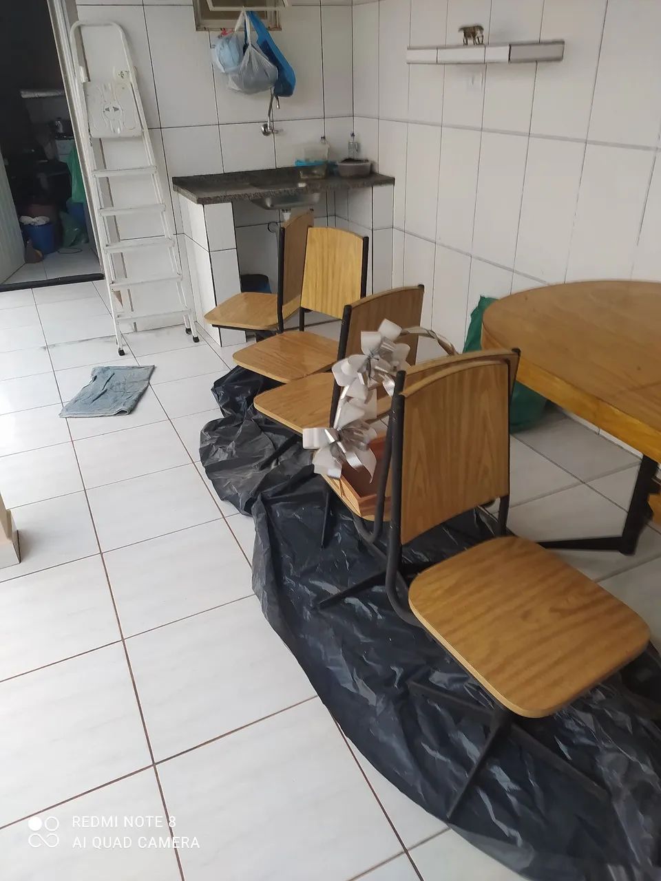 Vendo sofá , mesa e cadeira  - Foto 2