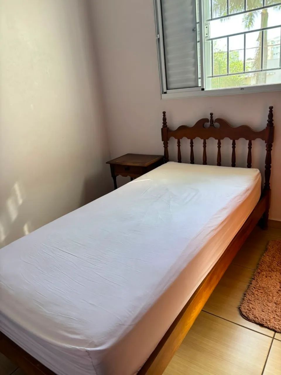 Cama e Guarda roupas de madeira maciça  - Foto 4