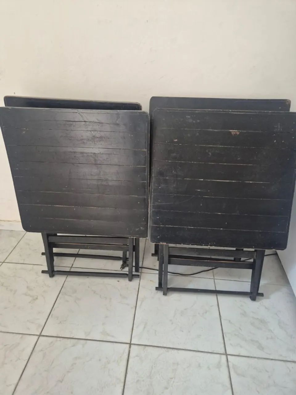 CONJUNTO MESA E CADEIRAS 