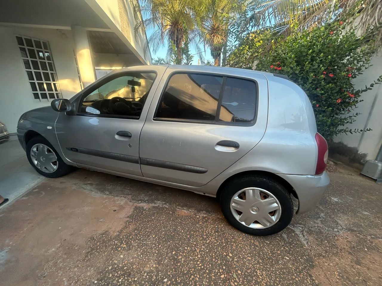 Renault Clio Hi-flex 1.0 16V 5P 2011 - Foto 2