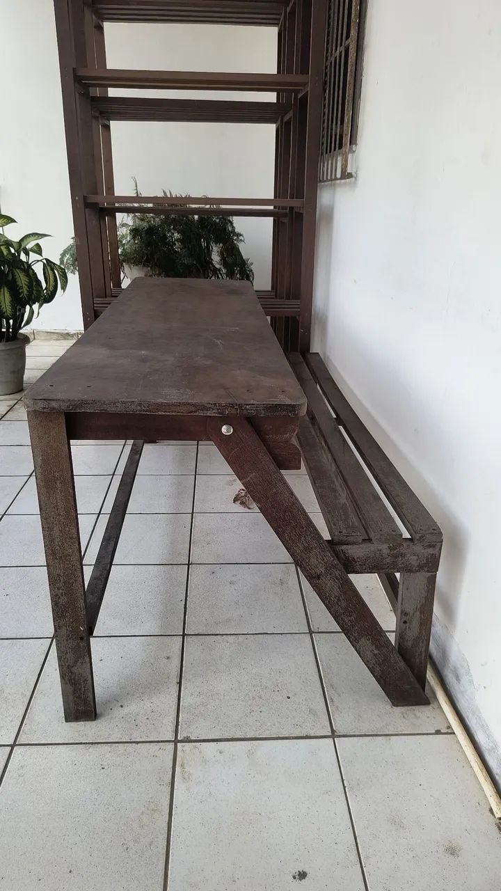 Mesa de madeira nobre com banco acoplado - Foto 2