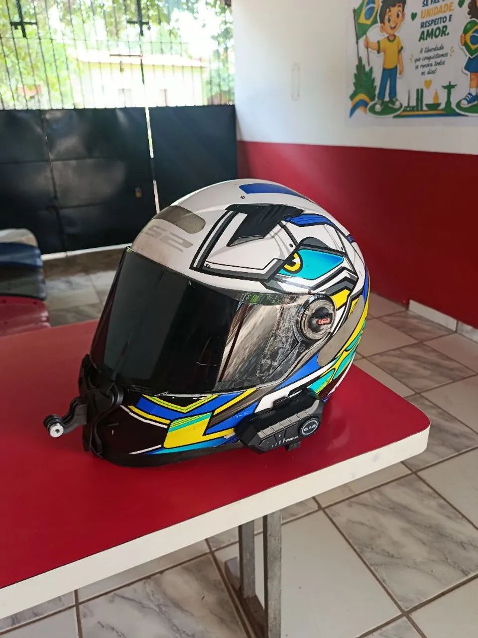 Capacete Ls2 com viseira fumê e intercomunicador  - Foto 4