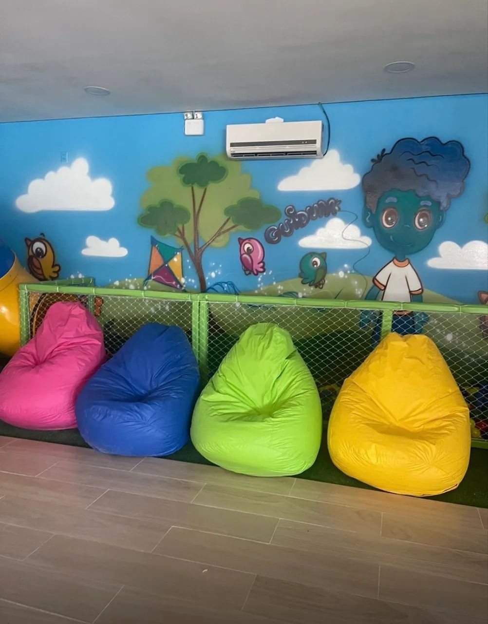 Puff pera cheio com flocos de isopor