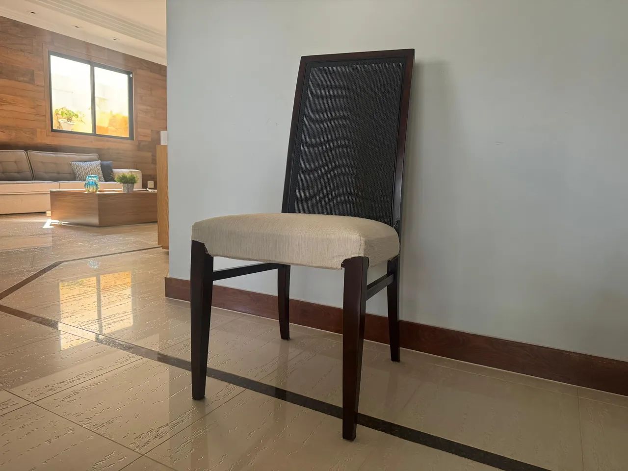 Vendo mesa de jantar com 8 cadeiras  - Foto 2