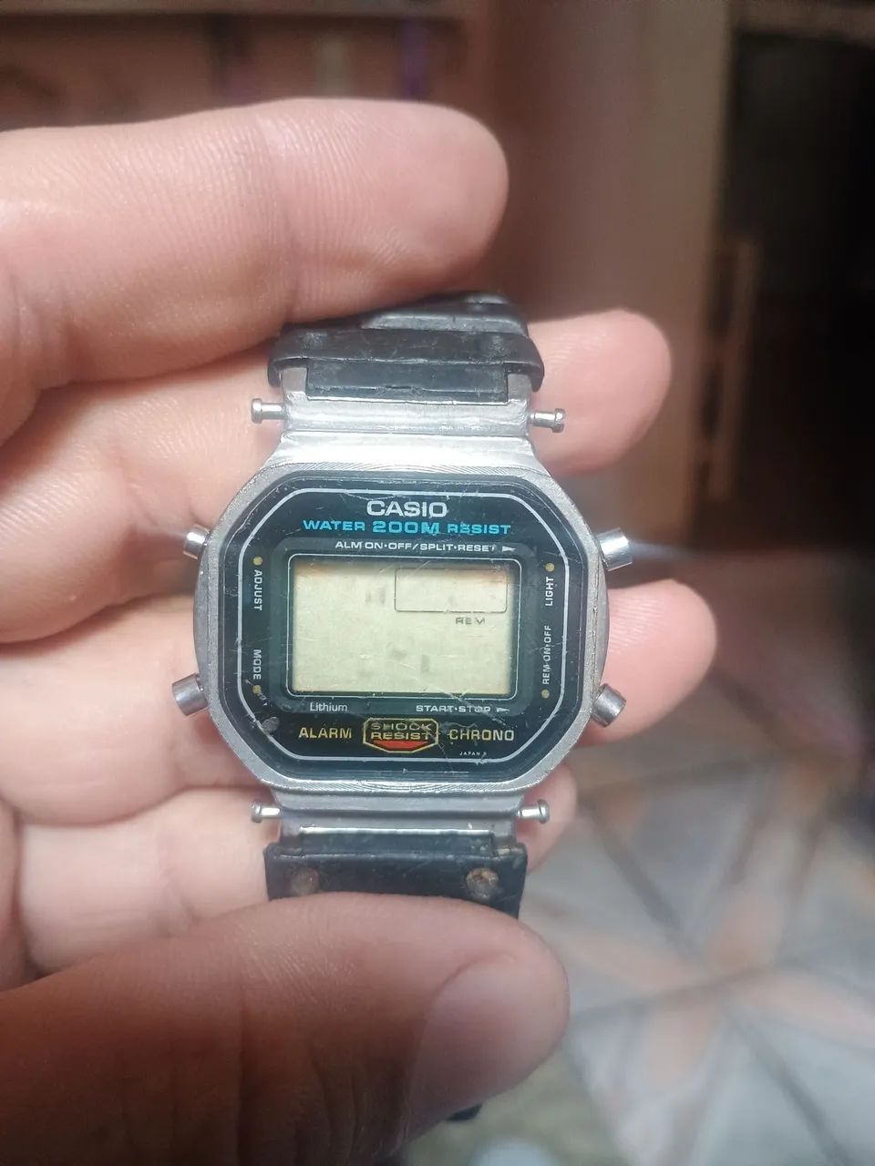 G-shock Casio DW 5600 para restauração