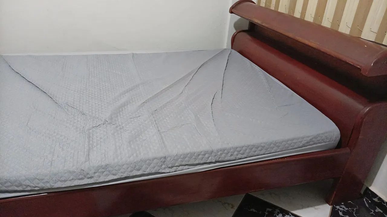 Vendo Jogo de Cama e Cômoda de Madeira e colchão Planejado - Foto 5