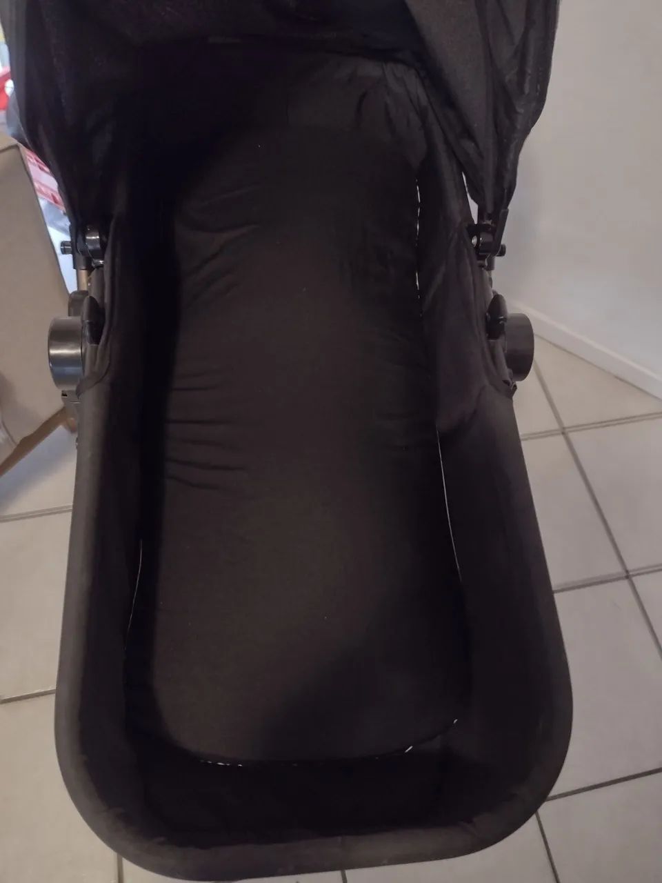 Carrinho de bebê com Moisés e bebê conforto em perfeito estado  - Foto 3