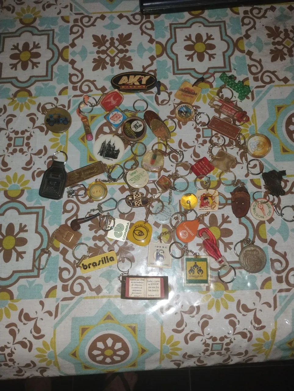 Vendo uma coleção de chaveiros antigo 
