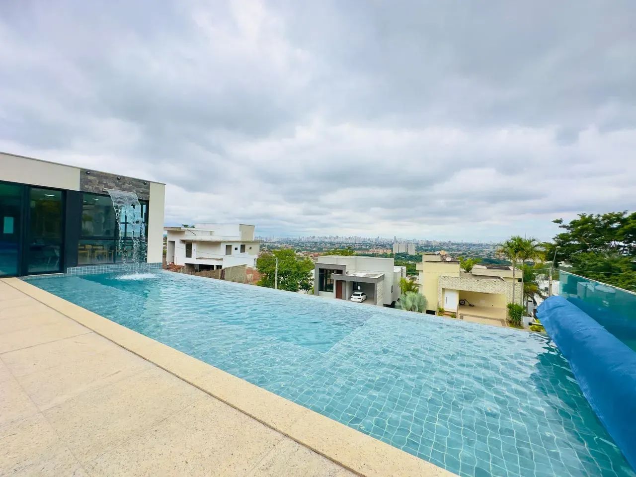 Sobrado Exclusivo, são 4 suítes, Área de lazer completa, Elevador, Geração de Energia, Vis - Foto 2