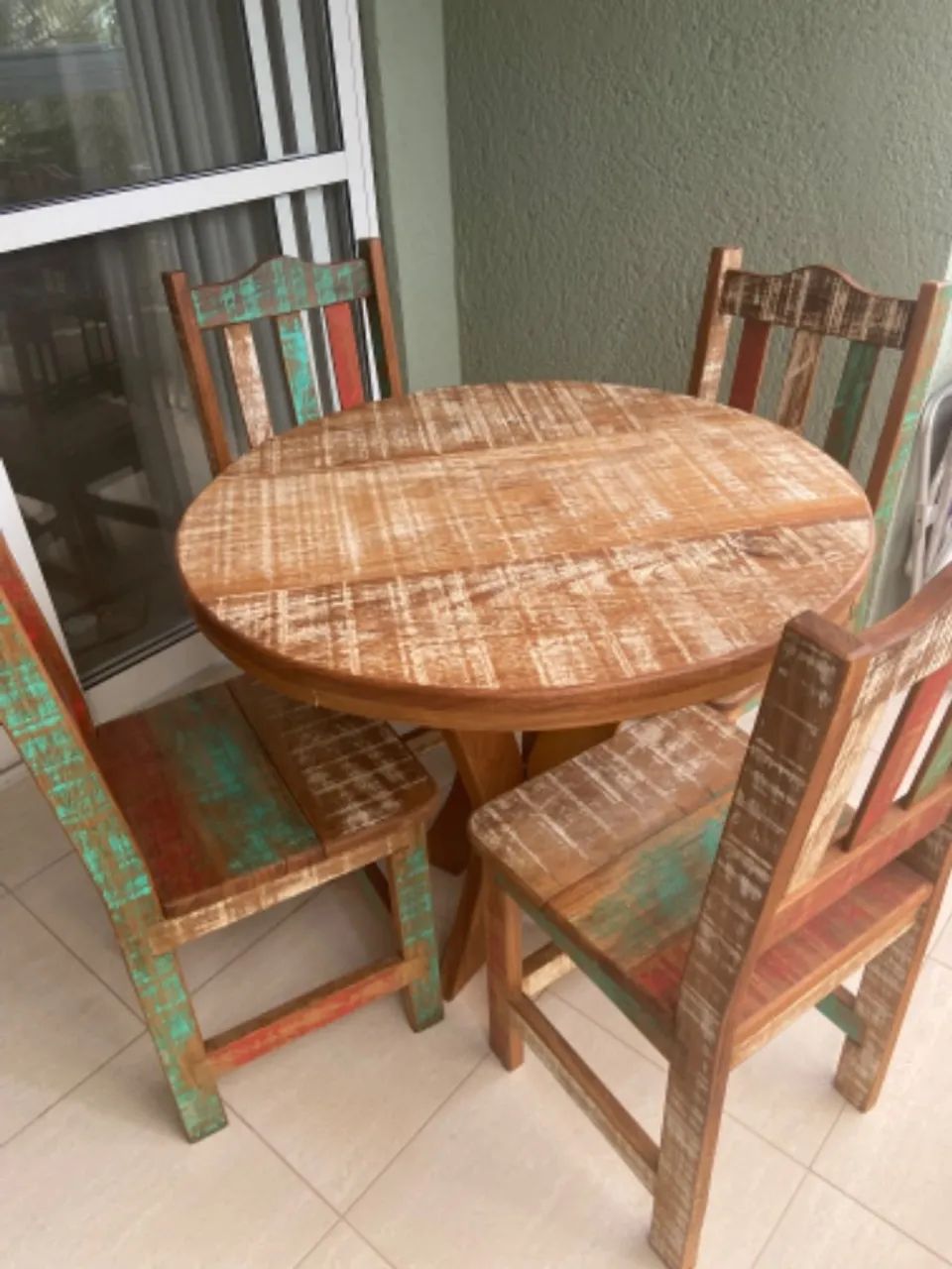 Mesa rústica de jantar redonda 