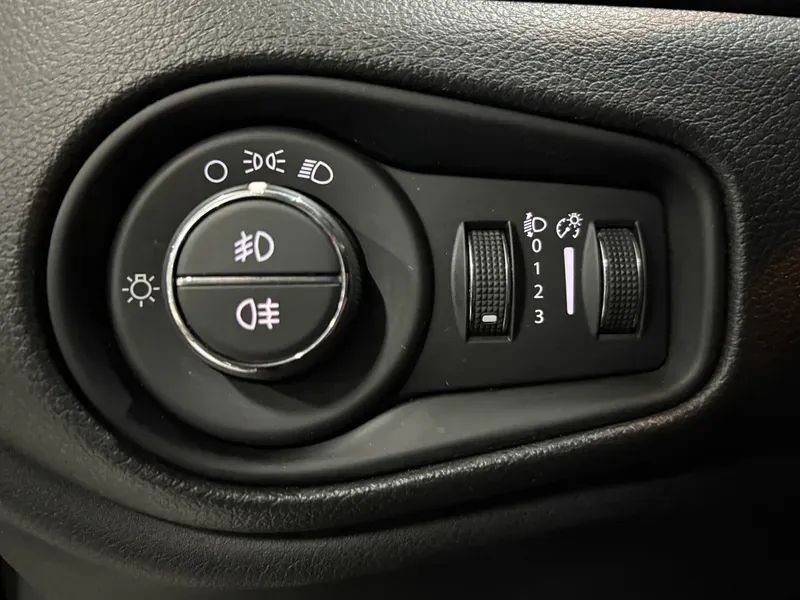 Jeep Renegade Sport 1.8 4x2 Flex 16V Aut., foto 13 de 19