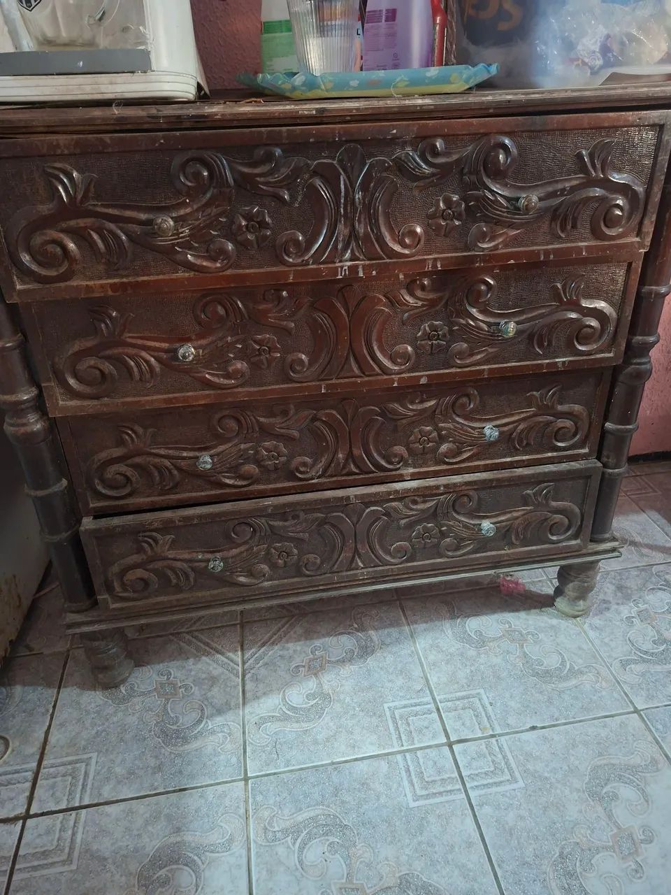Comoda antiga. Precisando de reforma