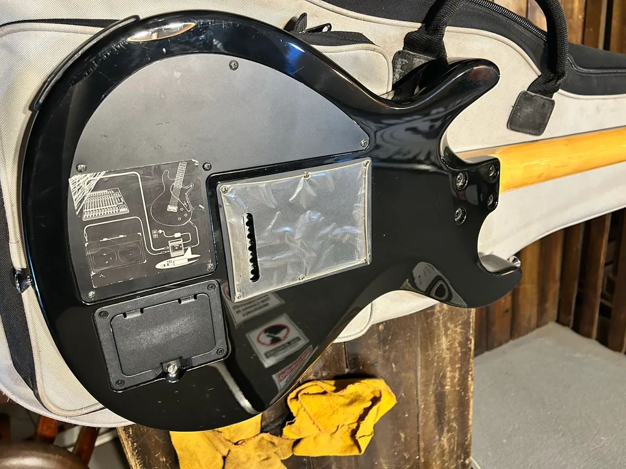 Guitarra Line 6 Variax 700 - Instrumentos musicais - Ceilândia Sul