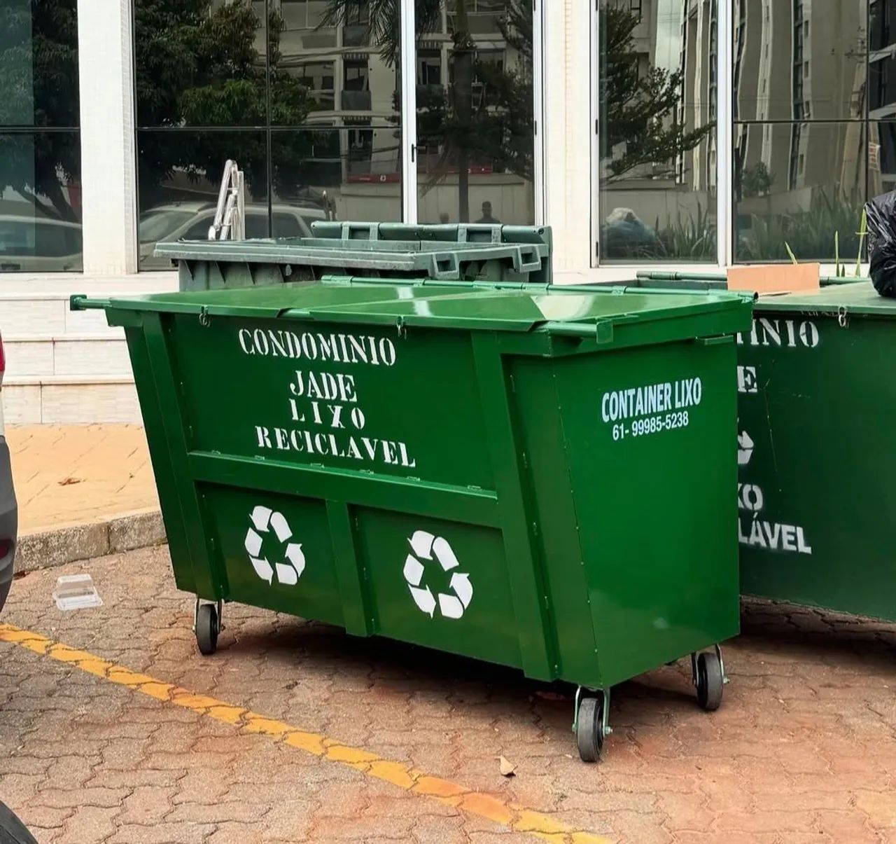 Lixeira contener basculante capacidade 1200lt 