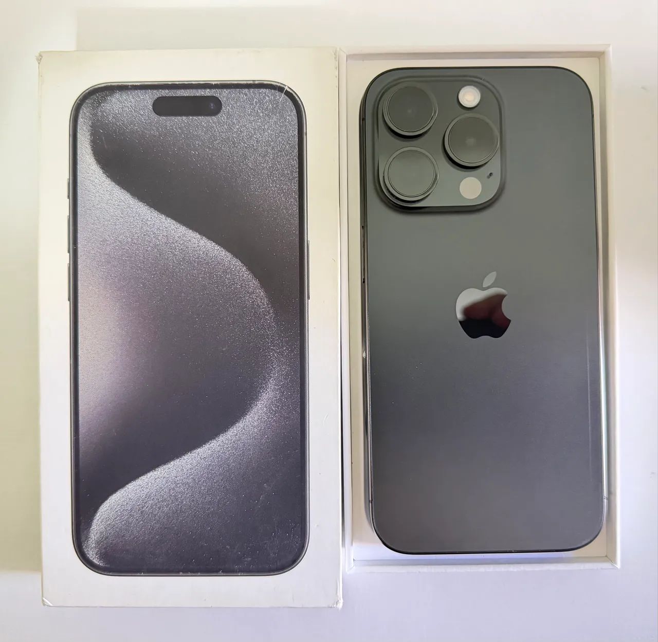 iPhone 15 Pro 256GB Titânio Preto Completo na Caixa Original