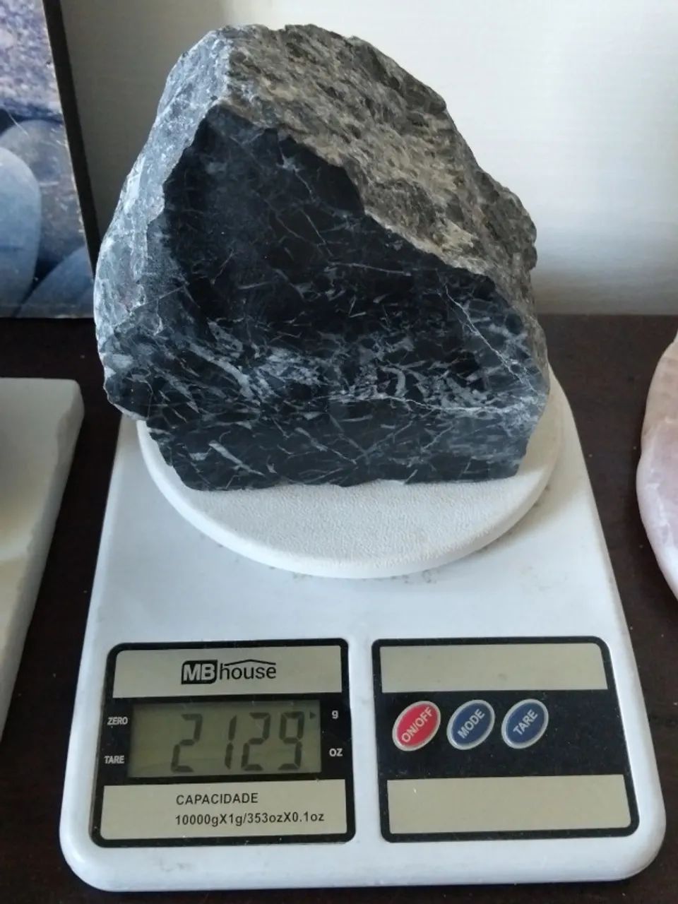 Arte em Mármore negro com veios brancos 2,1kg - Foto 4
