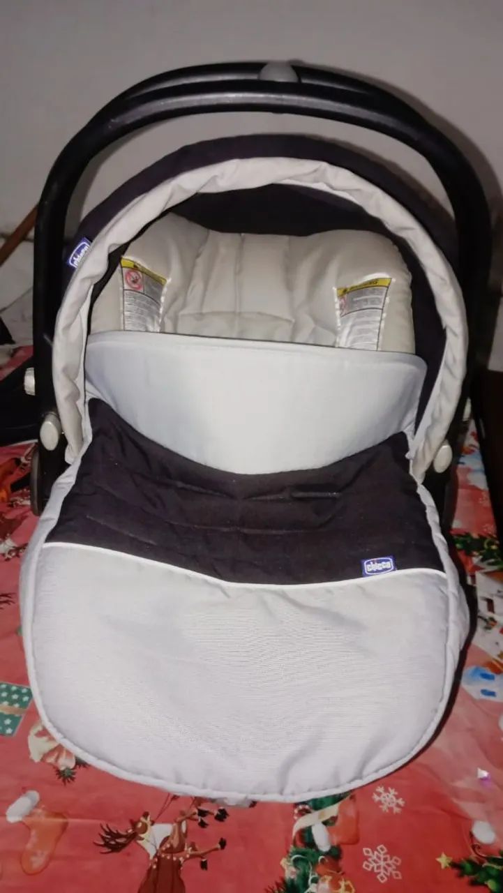 Vendo carrinho da marca Chicco e bebê conforto tudo original e conservado - Foto 2