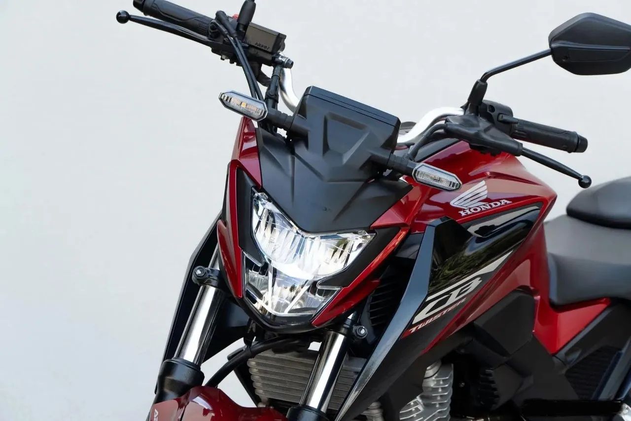 CB 300f 2025 - Foto 5