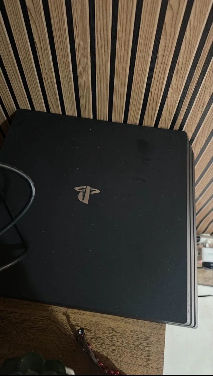 PS4 PRO 1TB - COMPLETO COM 5 JOGOS! - Foto 3
