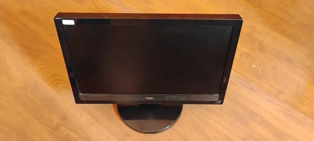 Monitor AOC 15,6 com linhas no display - Foto 2