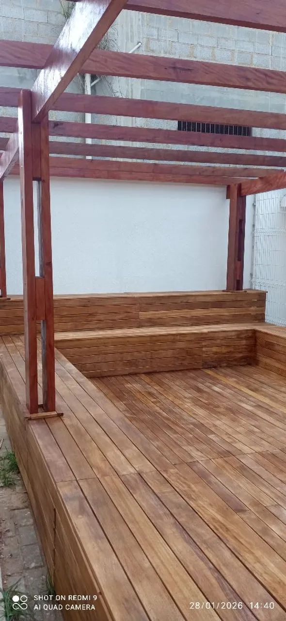 Pergolado e deck em madeira  - Foto 3