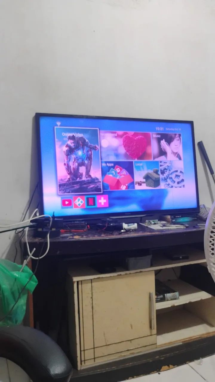Vendo tv 46 polegadas Philips com listra 