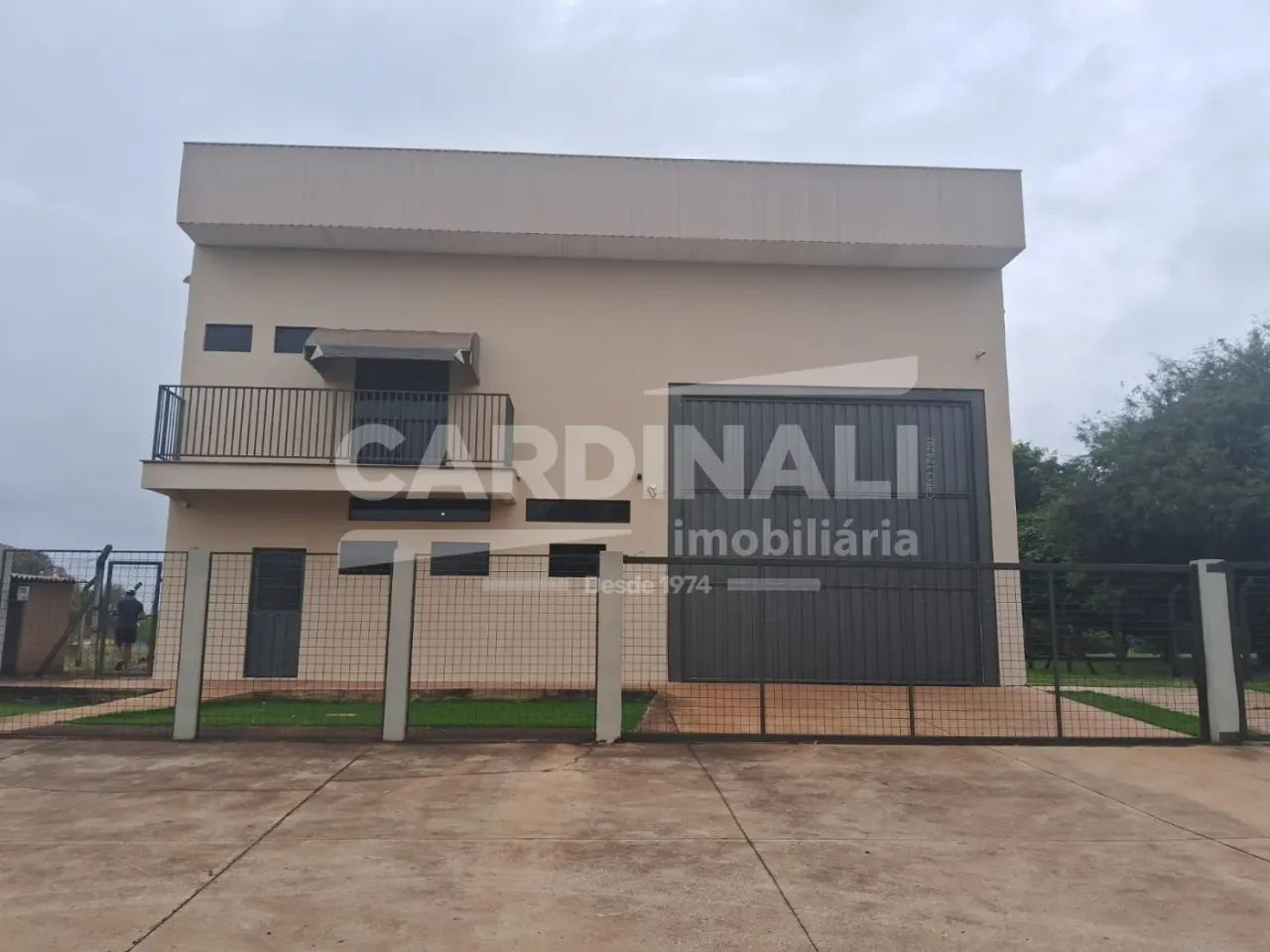 Barracão com ótima localização, pé direito alto, e escritórios - Foto 2