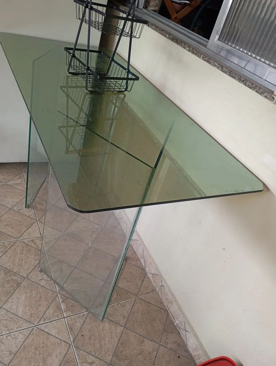 Aparador todo de vídro bem resistente 