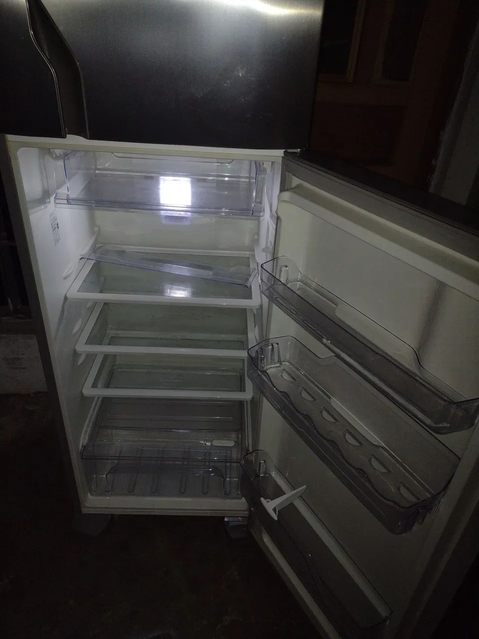 vendo refrigerador Electrolux inox funcionando perfeitamente  - Foto 3