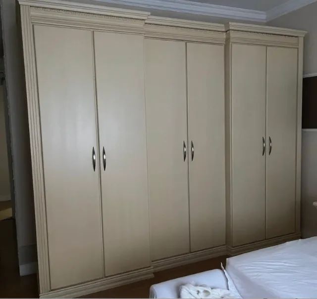 Quarto completo - cômoda, 2 criados-mudos, cabeceira e 2 guarda-roupas - Foto 4