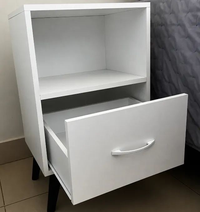 Mesa de Cabeceira / Mesa de Apoio Branca com Gaveta - Foto 2