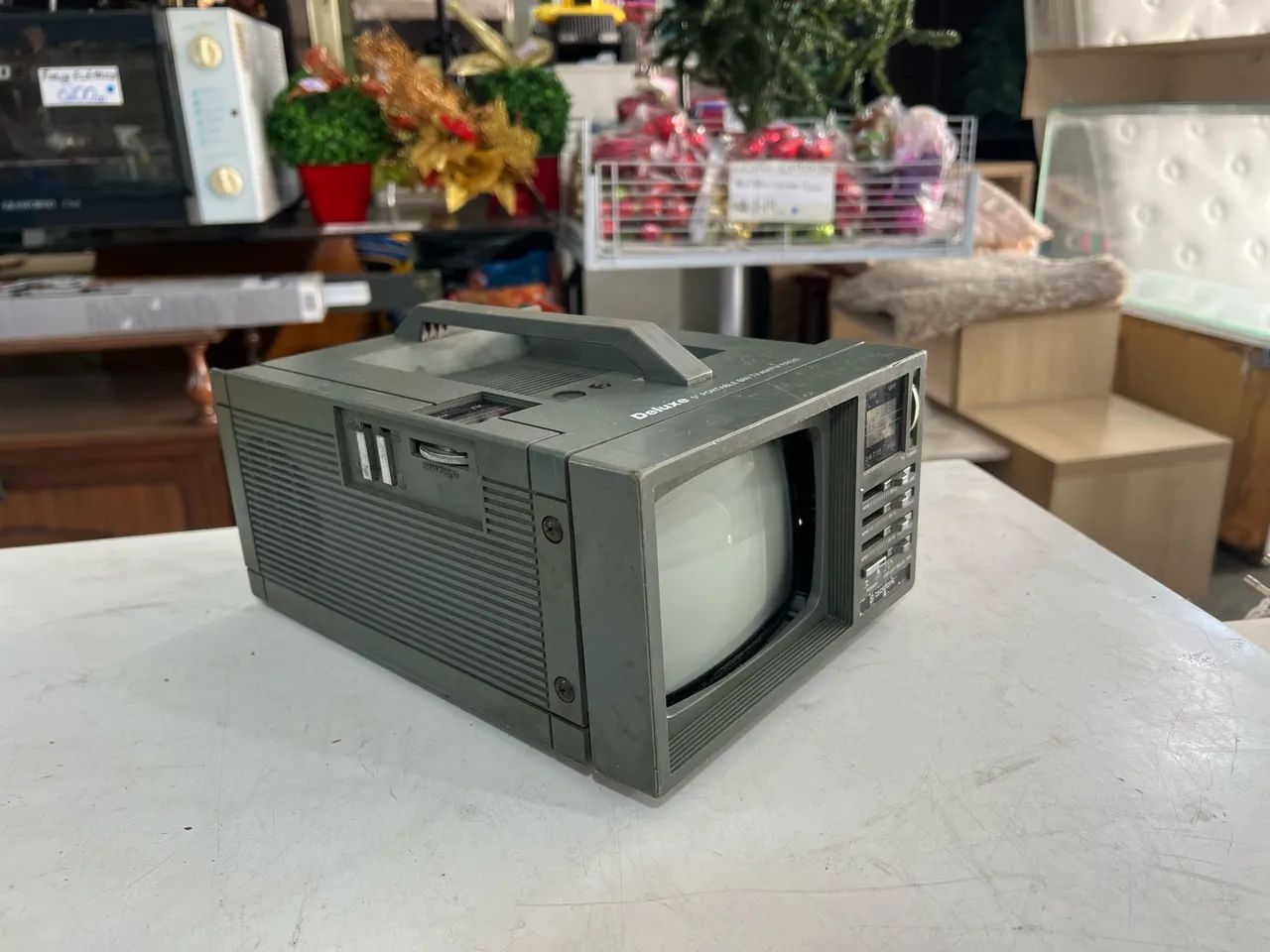 Mini TV e Rádio Portátil Broksonic Vintage de 5 Polegadas No Estado - Foto 2