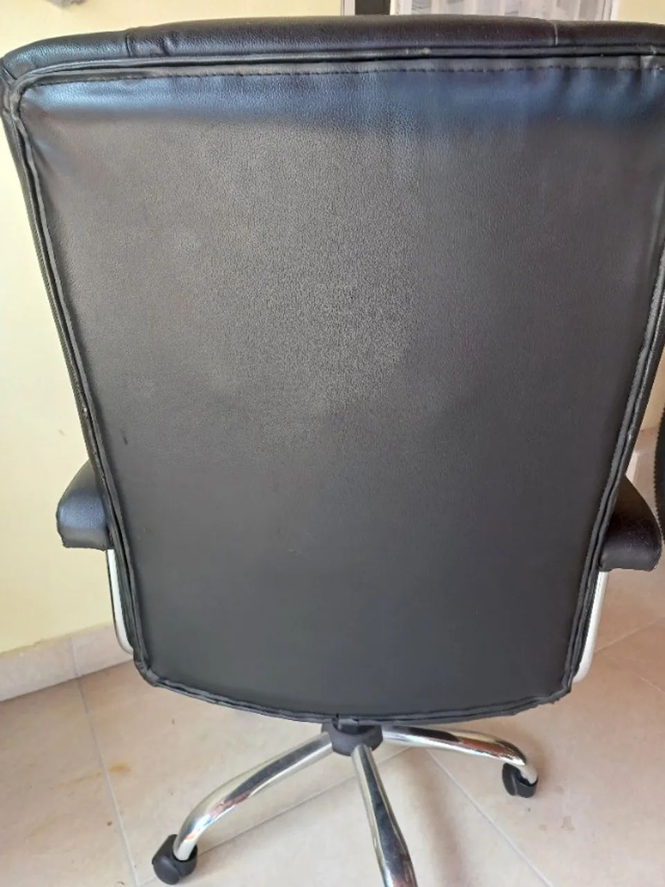 Cadeira de escritório em couro - Foto 2
